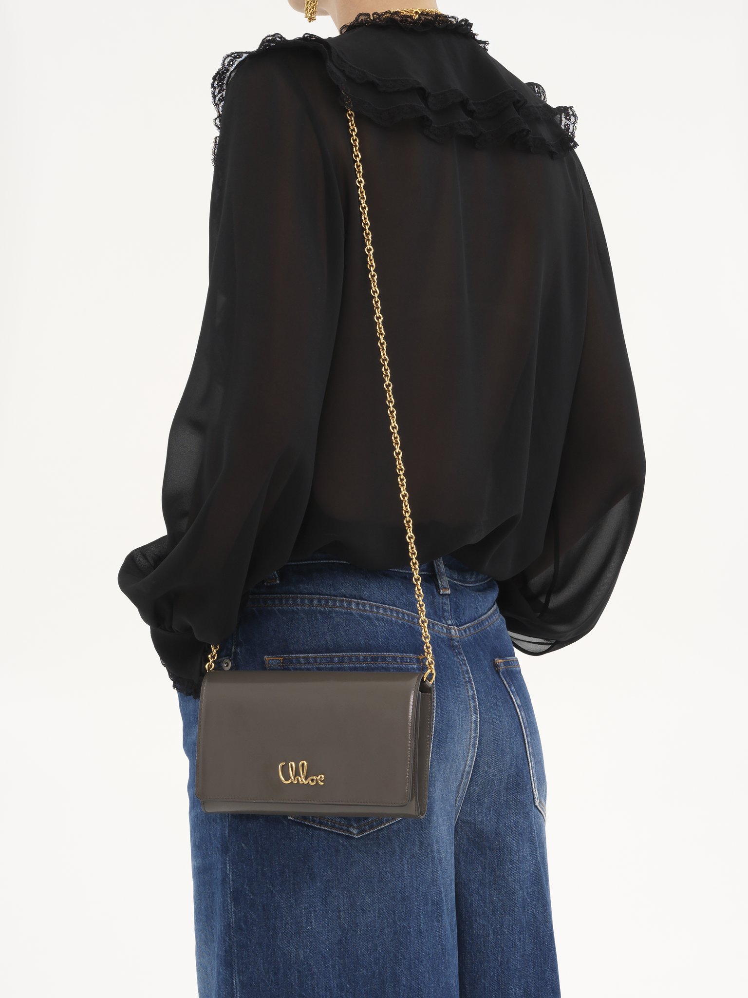 Chloé Iconic flap wallet on chain in shiny leather Shiny calfskin
Flannel Grey Front view of the product being worn