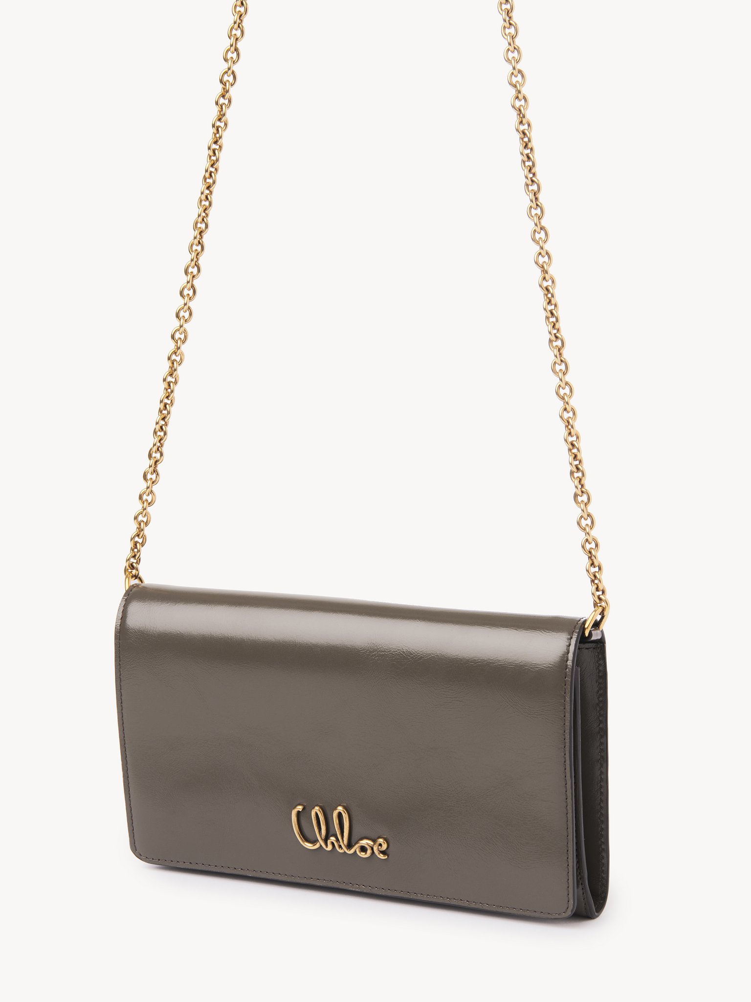 Chloé Iconic flap wallet on chain in shiny leather Shiny calfskin
Flannel Grey [*** acc_altImage_shotG ***]