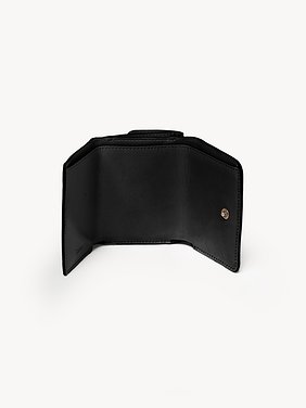 Mini Chloé Iconic tri-fold in shiny leather Shiny calfskin
Black Product detail