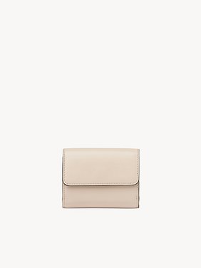 Mini Chloé Iconic tri-fold in shiny leather Shiny calfskin
Cement Pink 