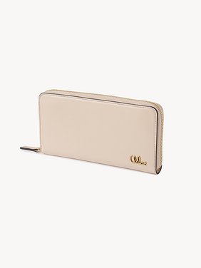 Chloé Iconic zipped long wallet in shiny leather Shiny calfskin
Cement Pink Back view of the product