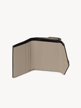 Small Envelope tri-fold in grained leather Grained goatskin
Motty Grey Product detail