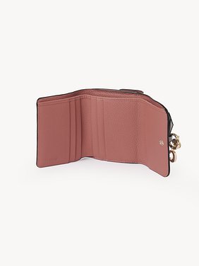 Small Alphabet tri-fold in grained leather Grained & shiny calfskin
Pink - Grey Product detail