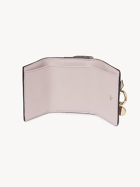 Mini Alphabet tri-fold in grained leather Grained & shiny calfskin
Pink - Beige Product detail