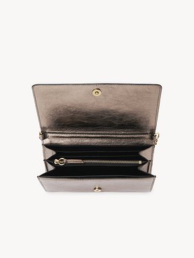 Chloé Iconic flap wallet on chain in metallised leather Metallized calfskin
Shiny Grey Product detail