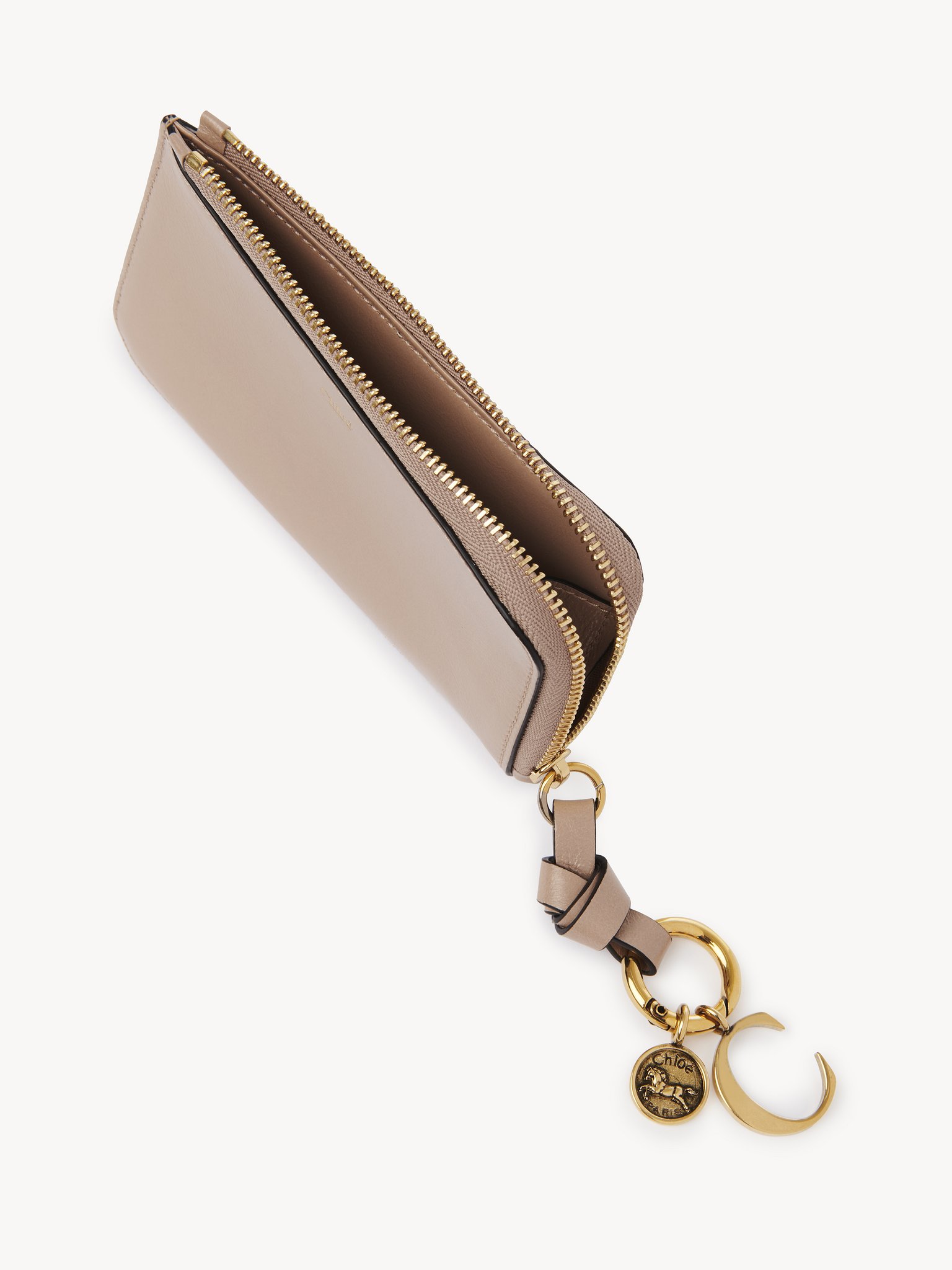 Alphabet purse in shiny leather Shiny calfskin
Deep Beige Product detail