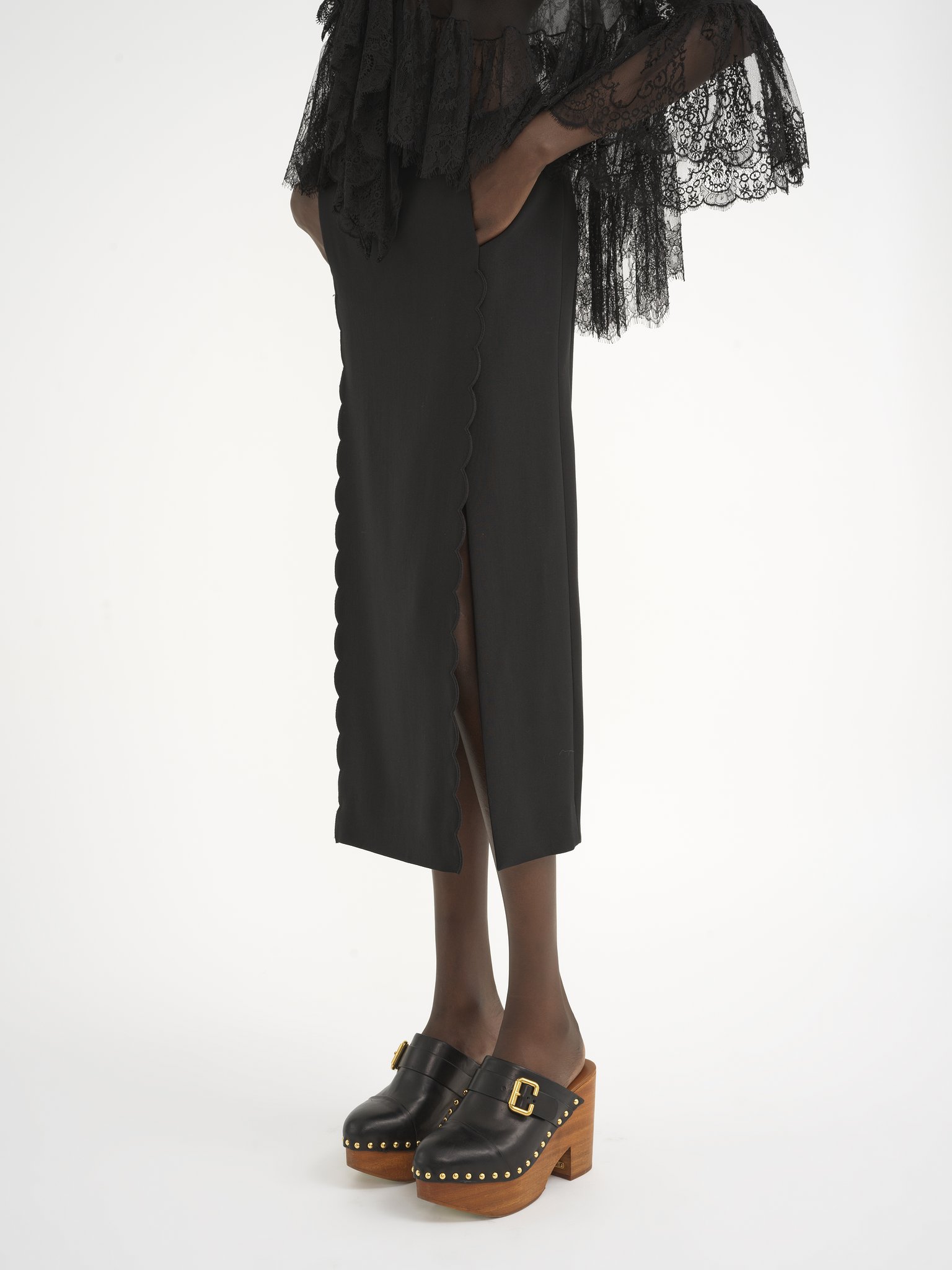 Scallop embroidered column skirt in fluid viscose Soft viscose & wool twill
Black Product detail