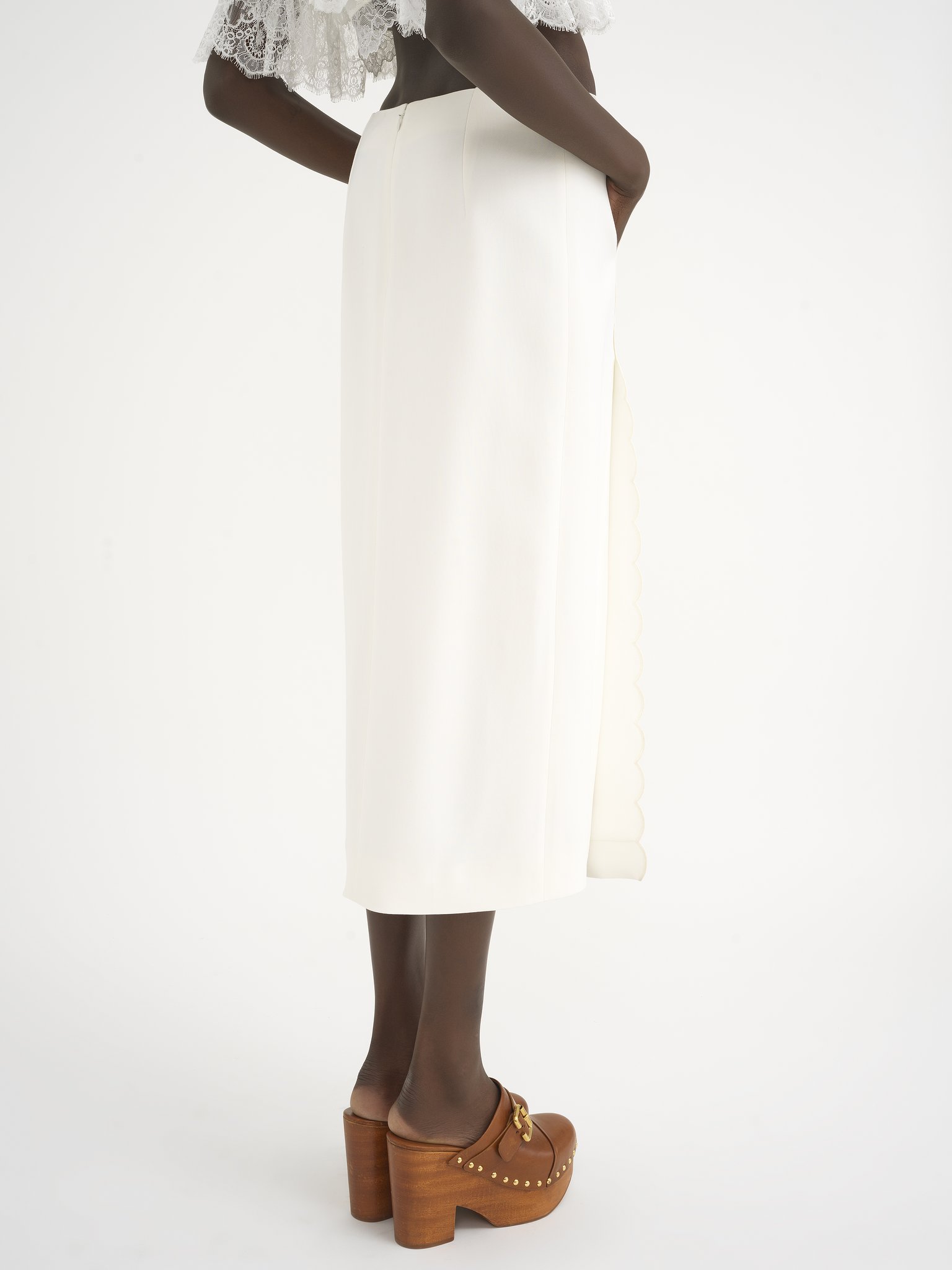 Scallop embroidered column skirt in fluid viscose Soft viscose & wool twill
Iconic Milk Top view of the product