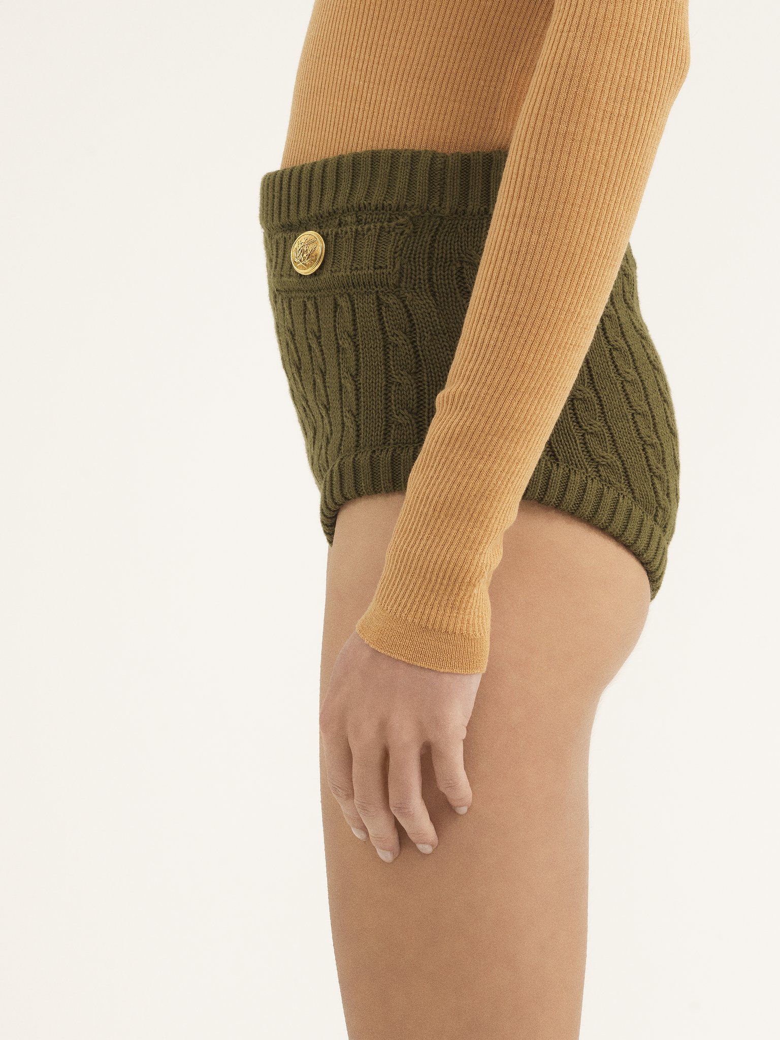 Cable-knit mini shorts in cotton Organic cotton cable knit
Olive Tree 