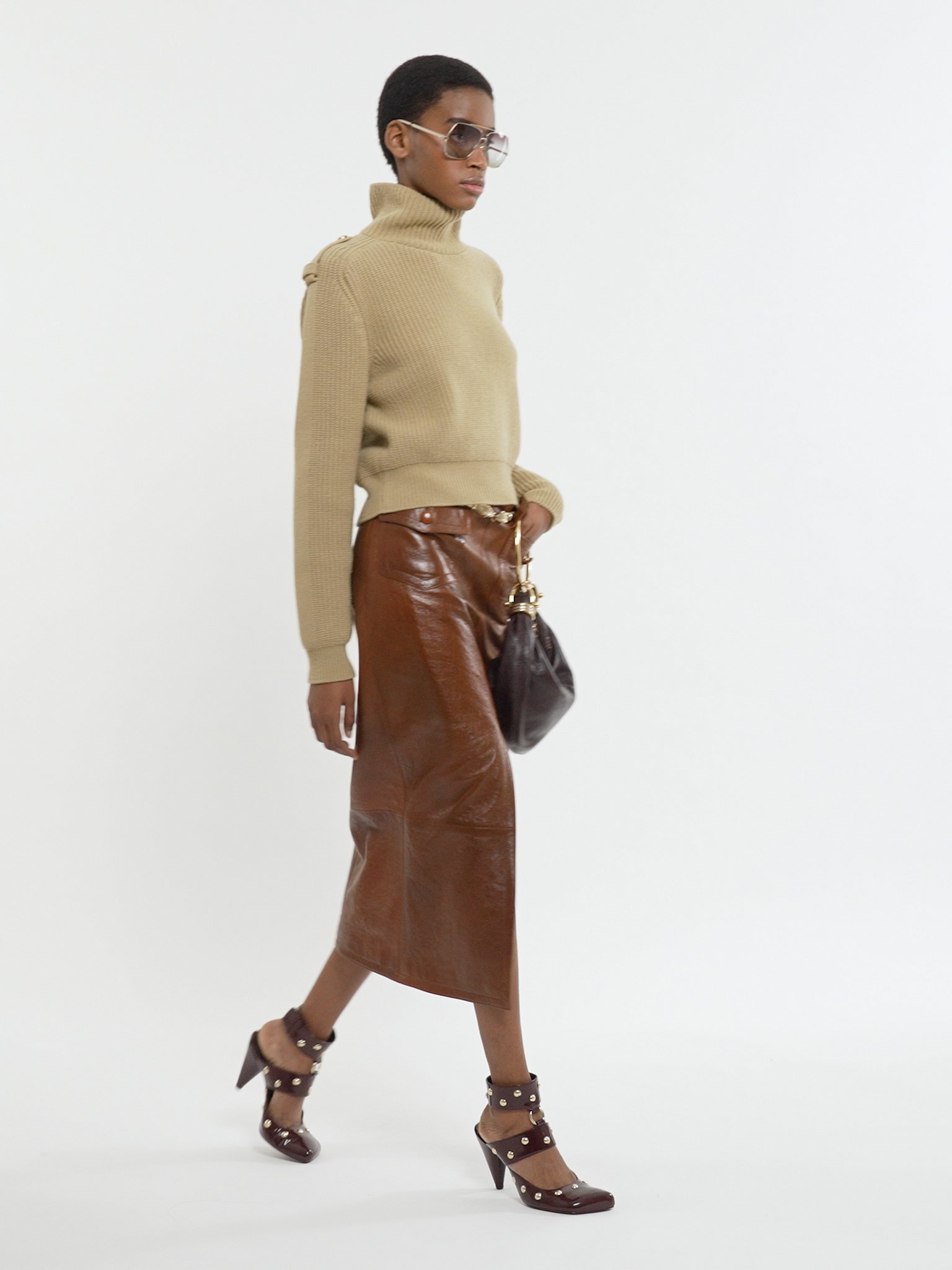 Front-slit midi skirt in glossy leather Glossy leather
Clay Brown [*** acc_altImage_shotV ***]