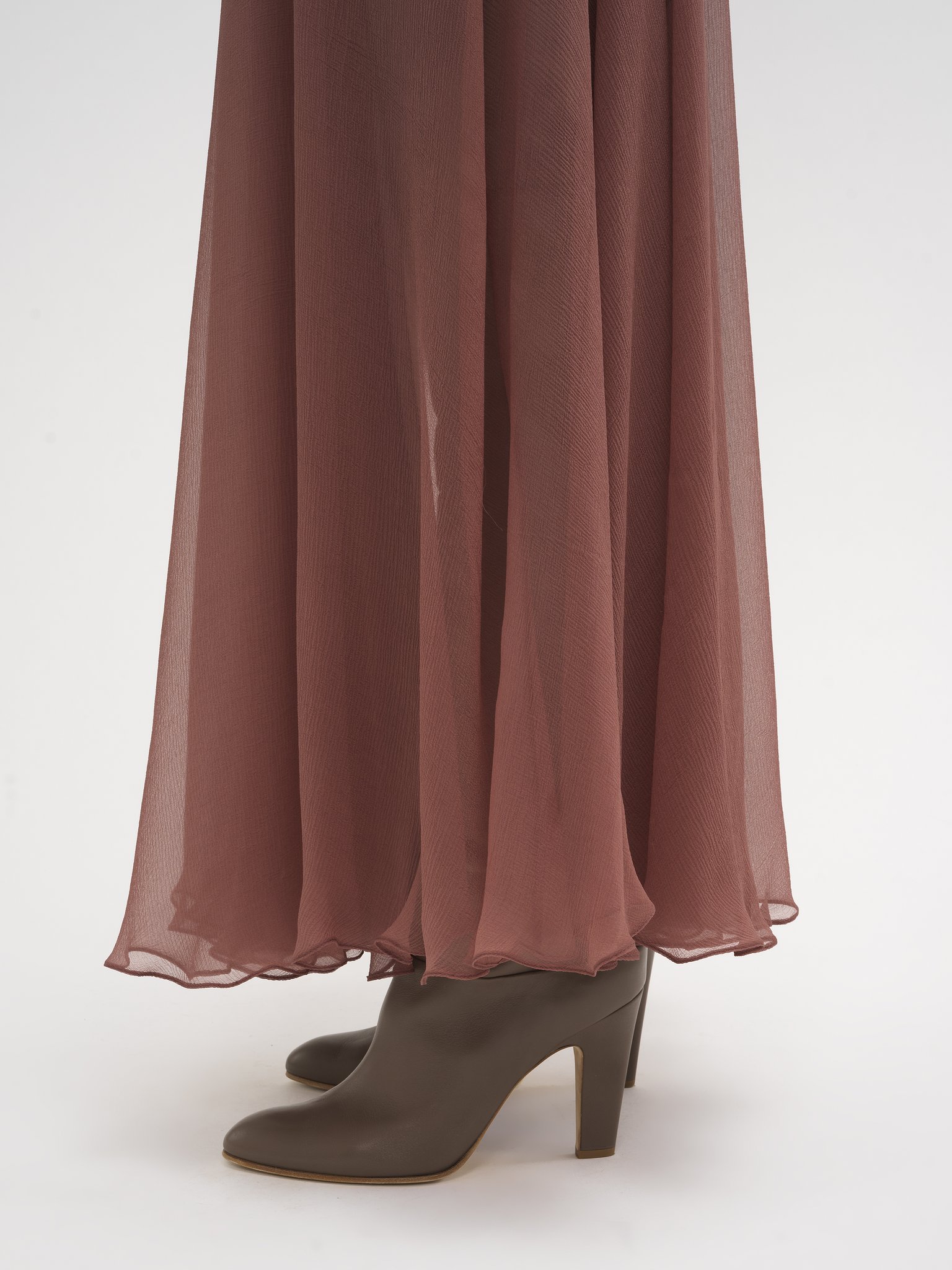 Flou midi skirt in silk mousseline Organic silk mousseline
Woodrose 