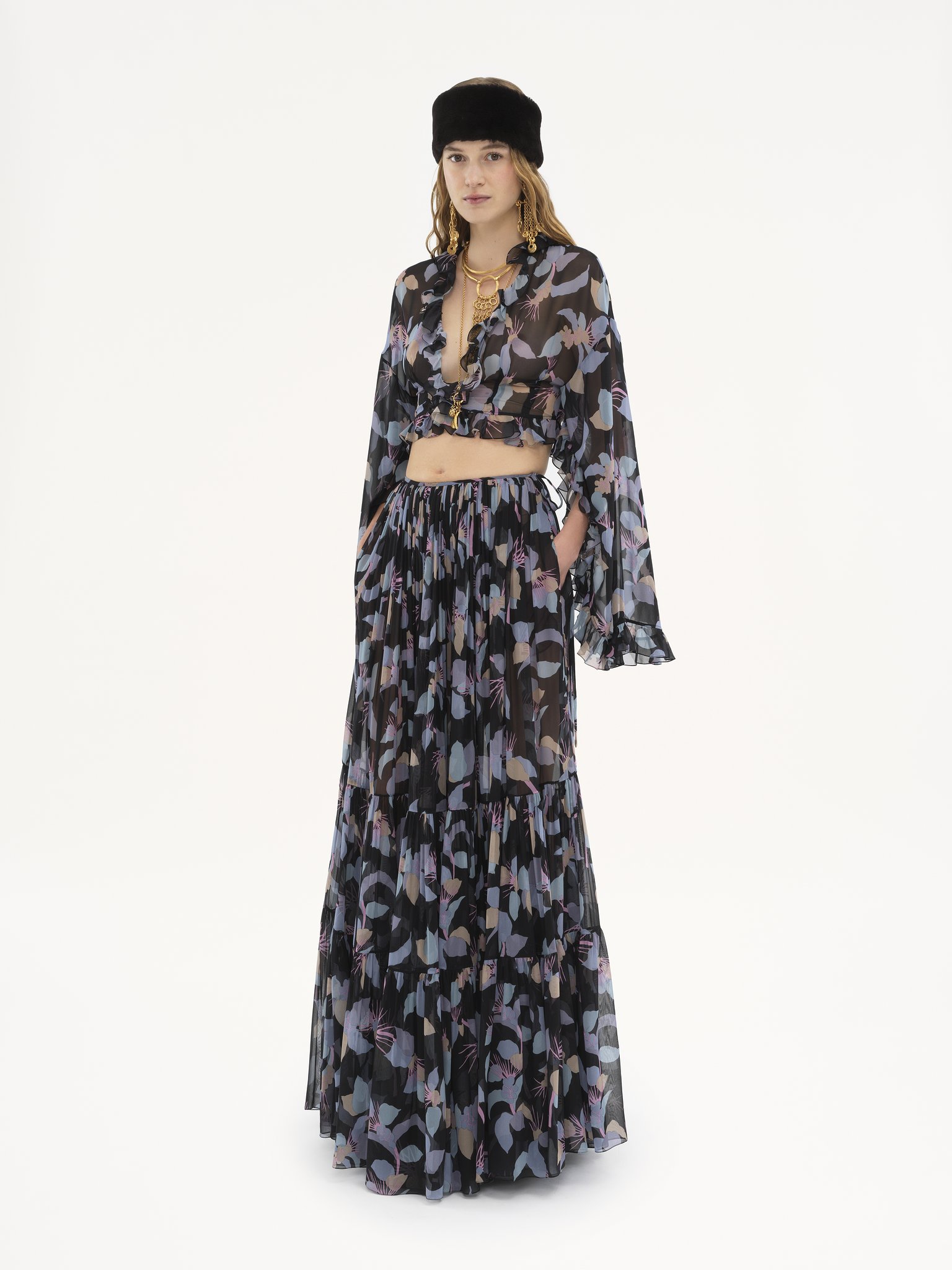 Gathered maxi skirt in silk georgette Floral print on organic silk georgette
Black Back view of the product