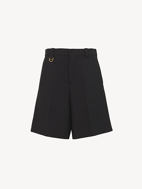 Tailored shorts in wool crêpe Lower-impact wool crêpe
Black