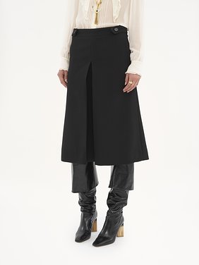 Tailored culottes in wool crêpe Lower-impact wool crêpe
Black Product detail