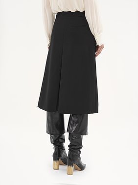 Tailored culottes in wool crêpe Lower-impact wool crêpe
Black Top view of the product