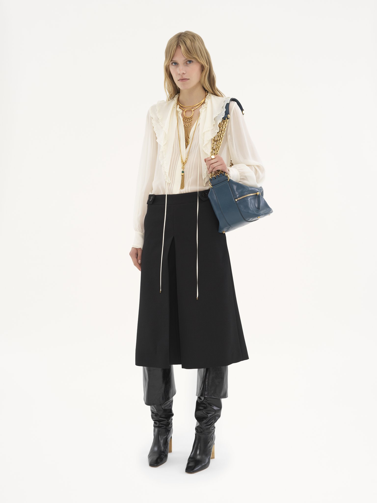 Tailored culottes in wool crêpe Lower-impact wool crêpe
Black Back view of the product