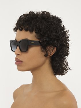 Gayia sunglasses Black recycled acetate & bio-based nylon
Gradient gray/green lenses Front view of the product being worn