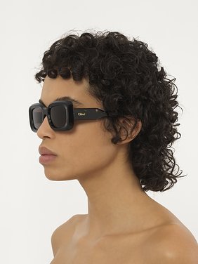 Gayia sunglasses Black Crystal recycled acetate & bio-based nylon
Gray lenses Front view of the product being worn