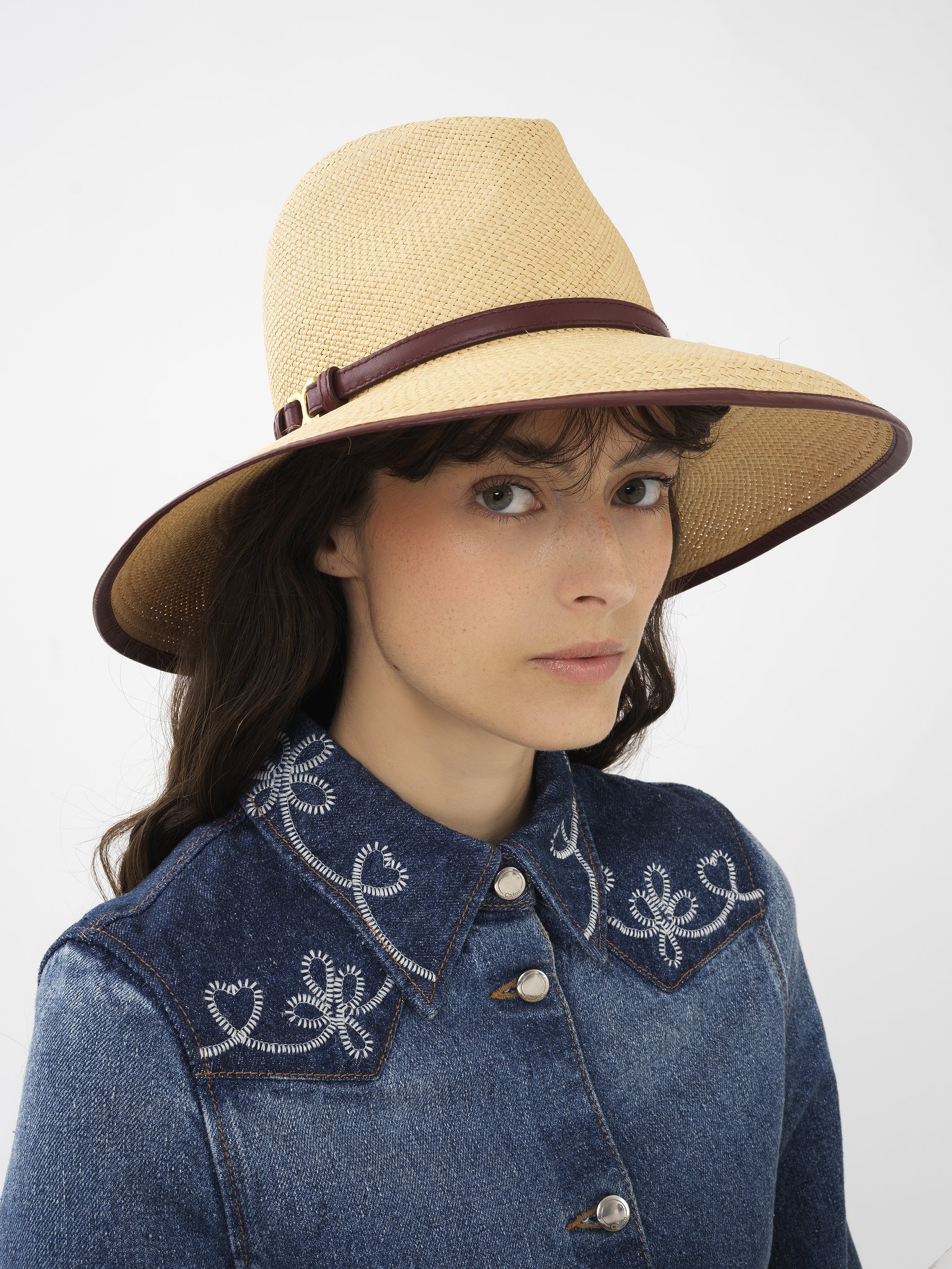 Marcie fedora hat in straw Natural straw, calfskin & brass
Beige - Brown Front view of the product being worn