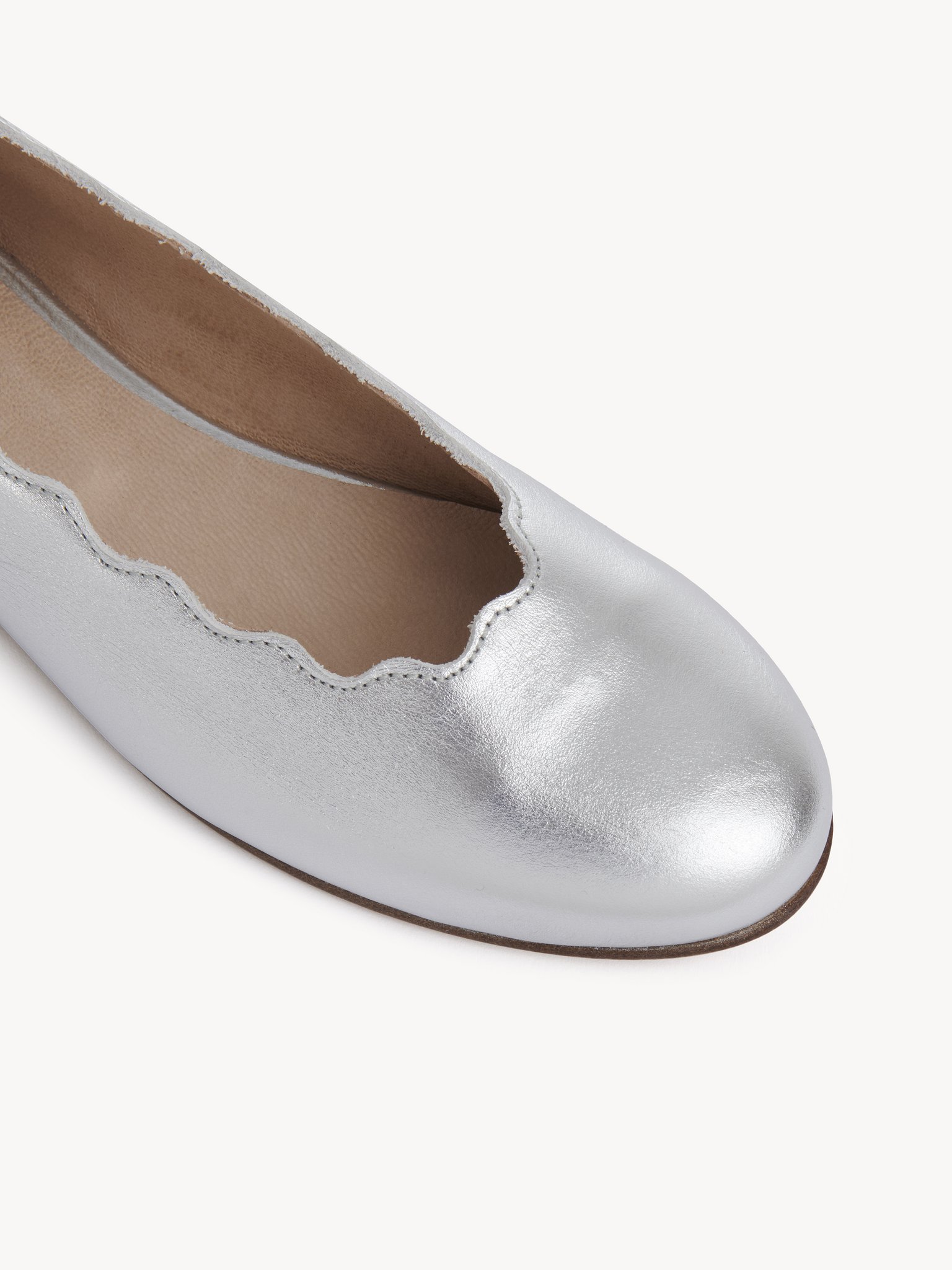 Lauren ballerinas Cowhide
Silver Product detail