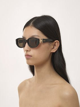 Marcie sunglasses Black lower-impact acetate & bio-based nylon 
Brown lenses Front view of the product being worn