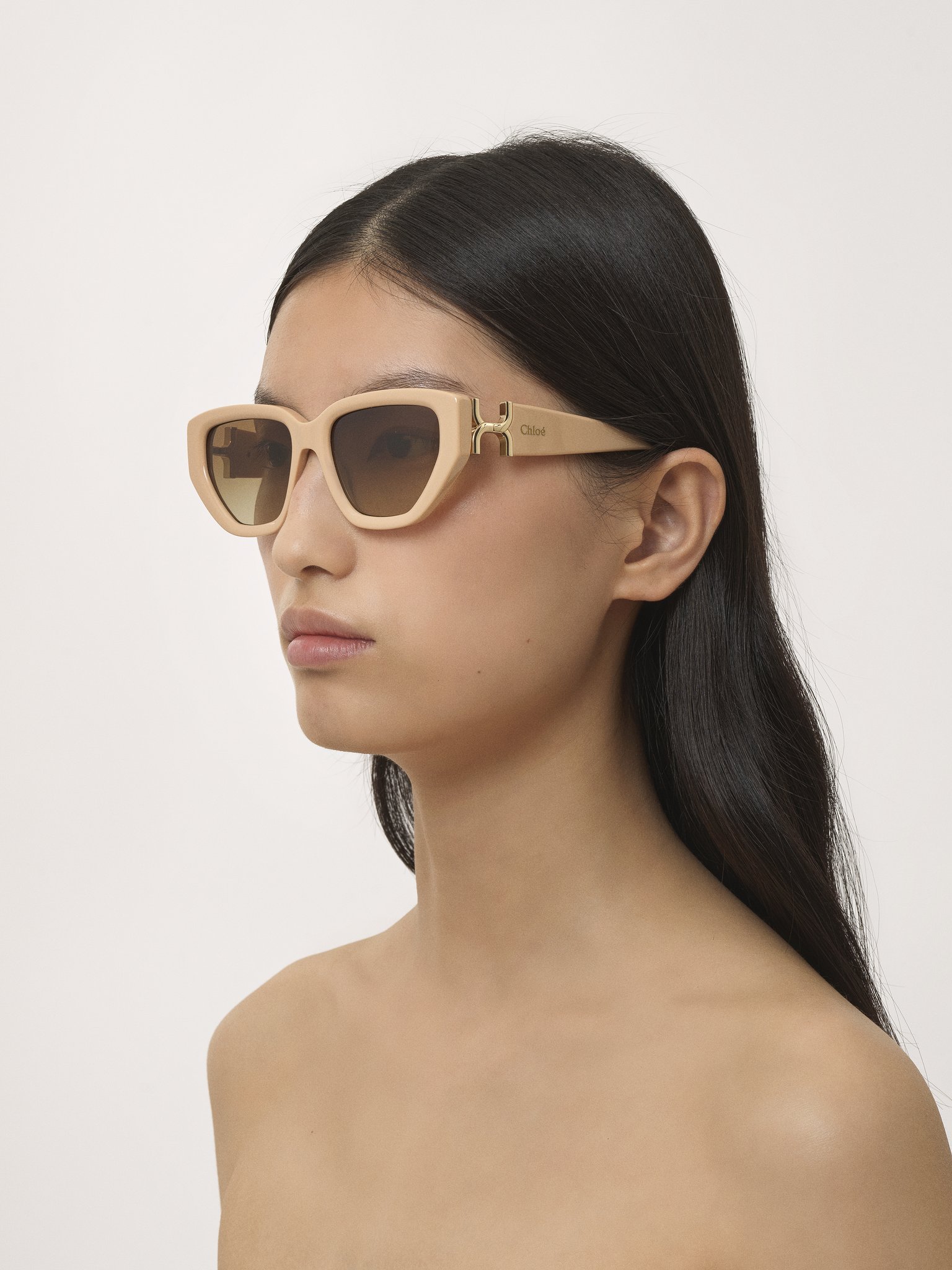 Marcie sunglasses Rose Ivory lower-impact acetate & bio-based nylon
Double gradient Brown & Ochre lenses Front view of the product being worn