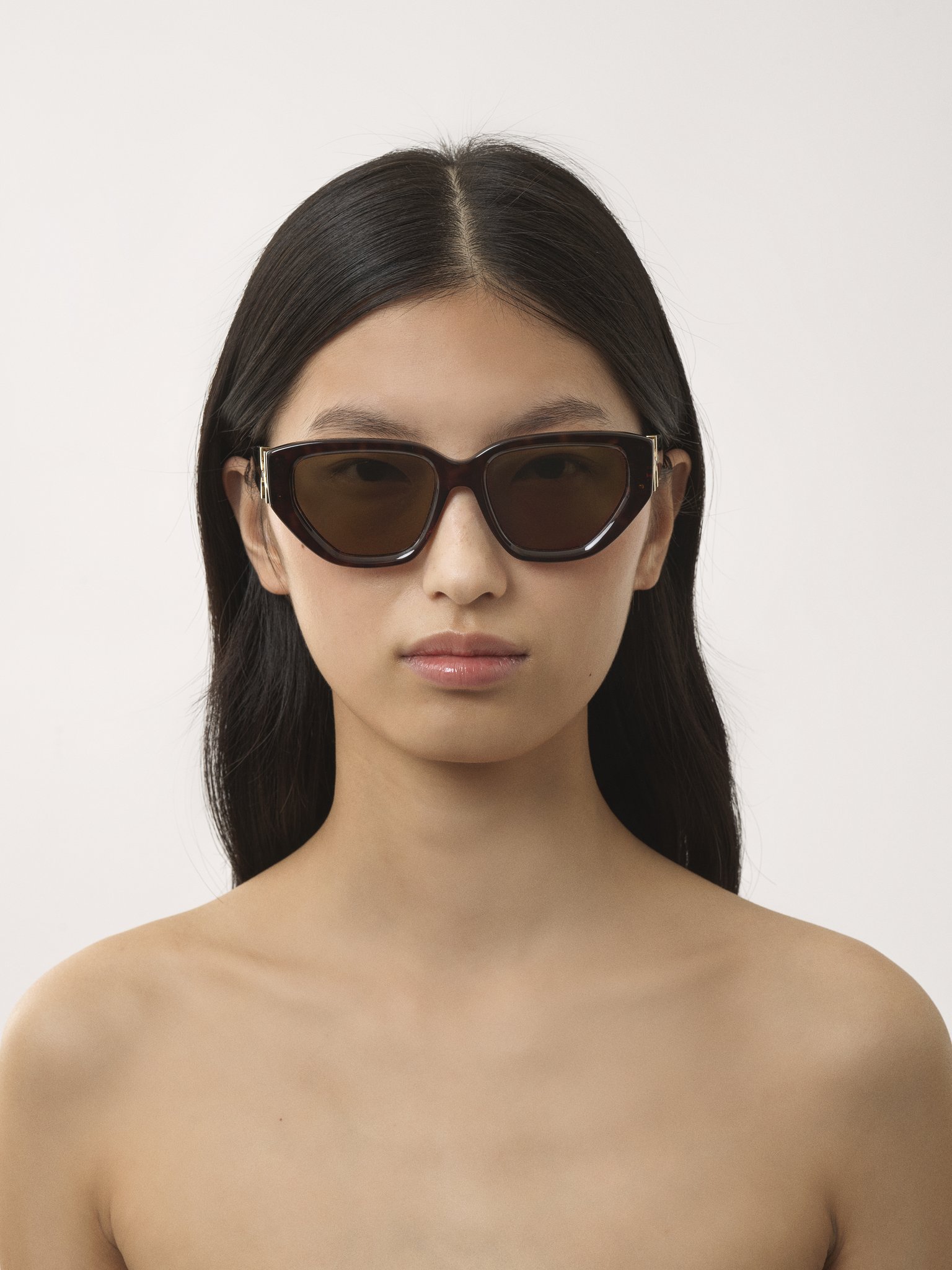 Marcie sunglasses Dark Havana lower-impact acetate & bio-based nylon
Brown lenses Front view of the product being worn