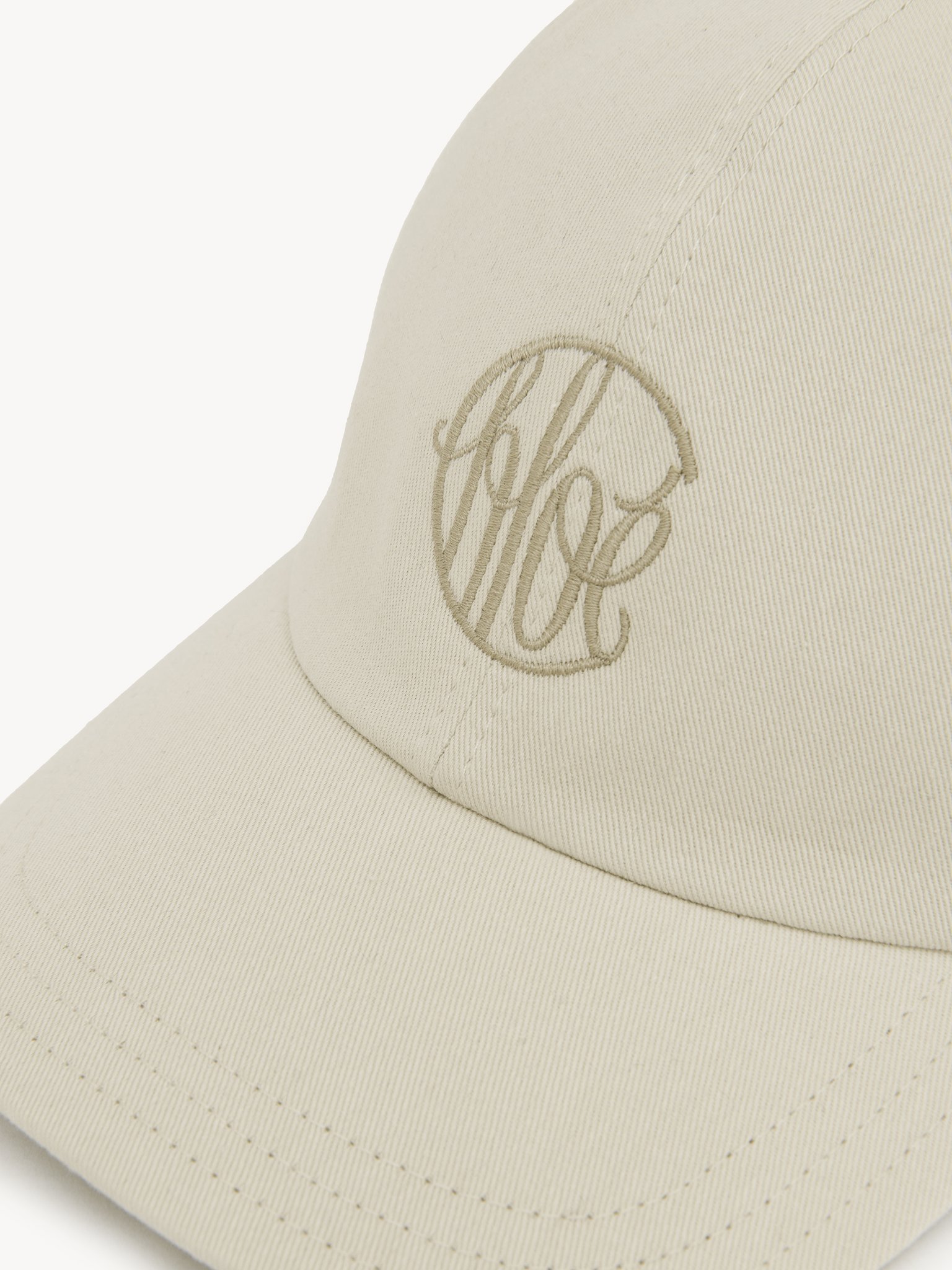 Swing cap in cotton gabardine Deadstock recycled cotton gabardine with Chloé embroidery
Cement Beige Product detail