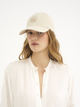 Swing cap in cotton gabardine Deadstock recycled cotton gabardine with Chloé embroidery
Cement Beige 