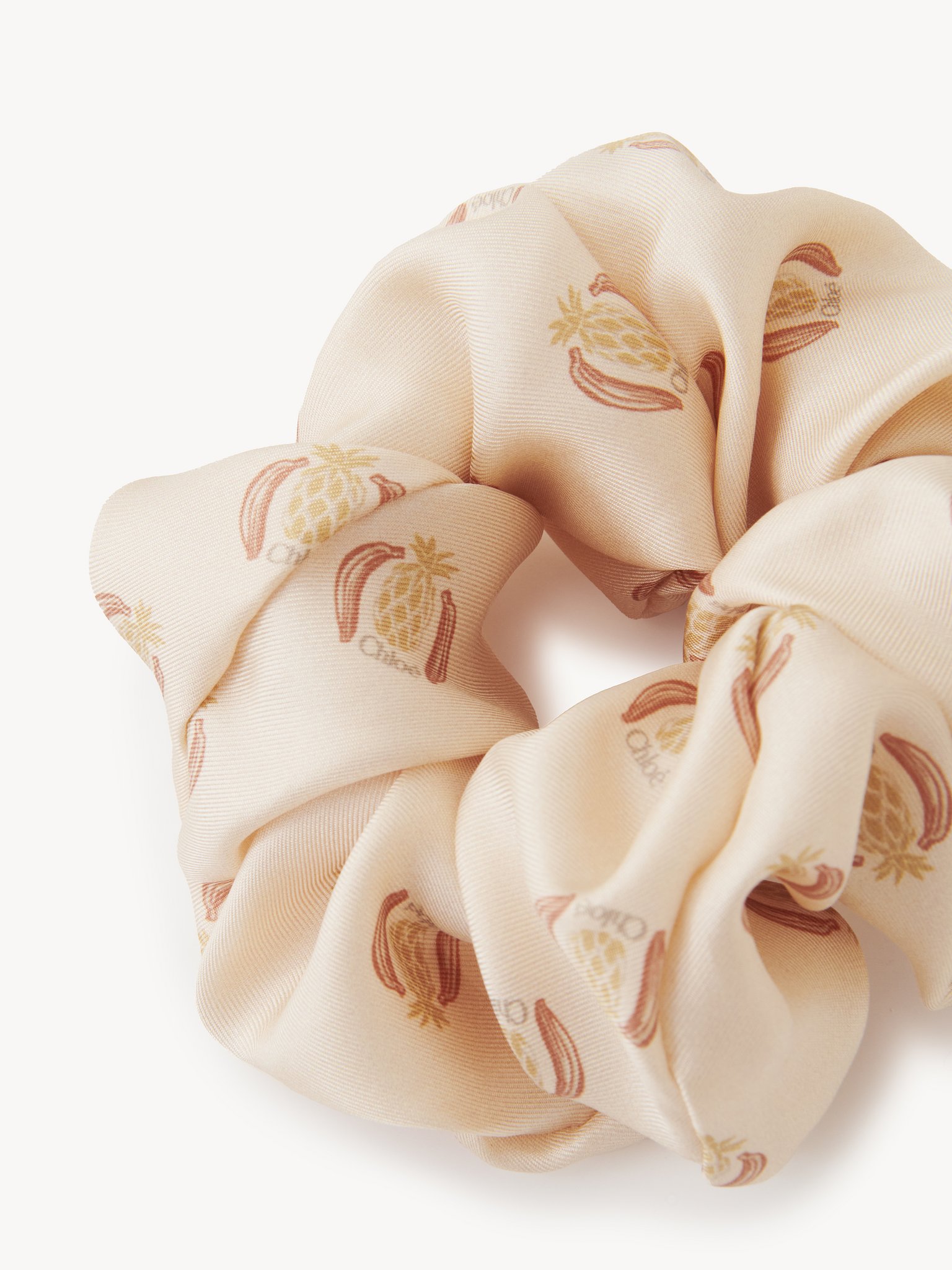 The Chloé Bananas scrunchies in silk Organic silk
Blue & Beige Front view of the product being worn