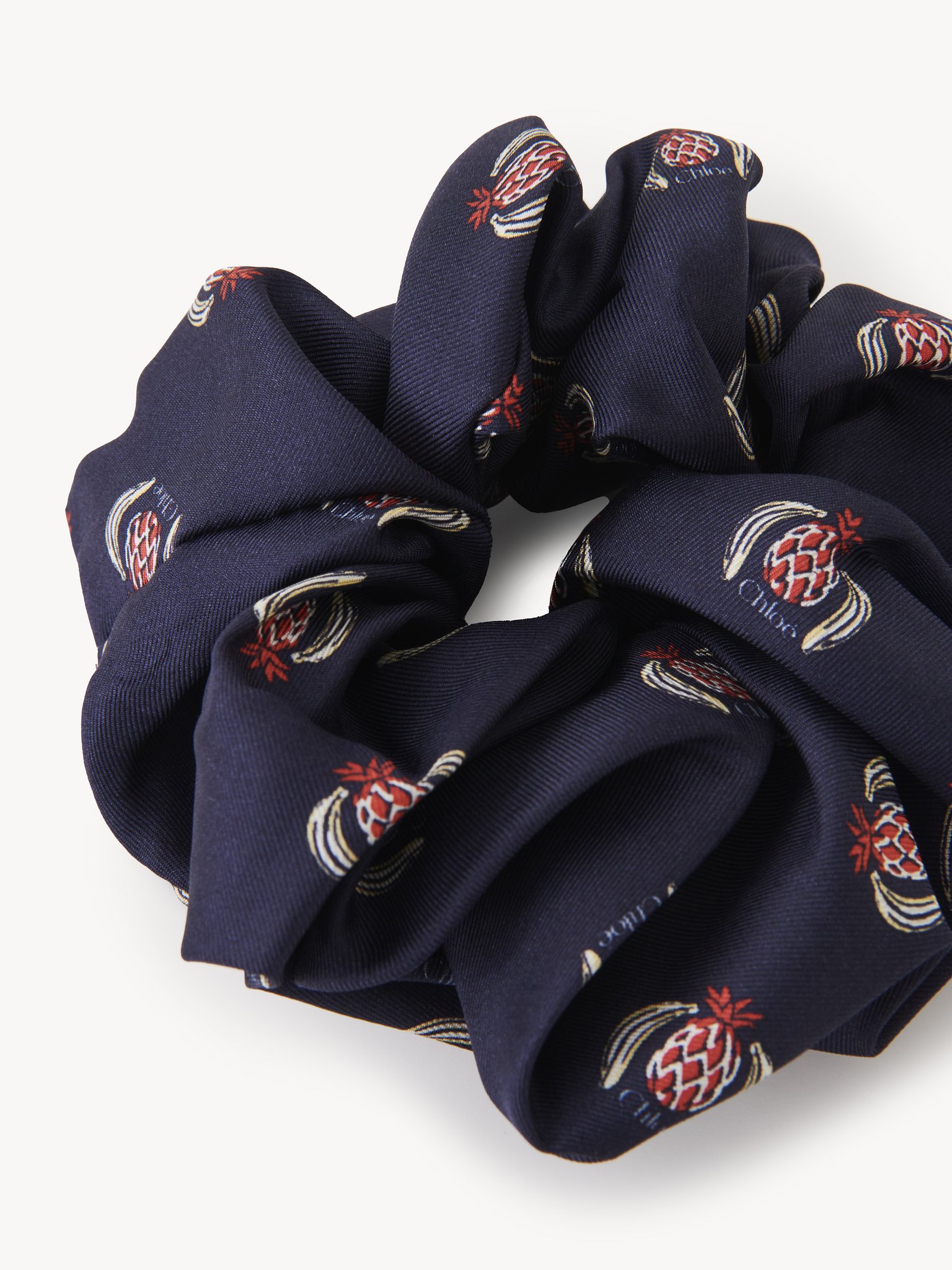 The Chloé Bananas scrunchies in silk Organic silk
Blue & Beige Product detail