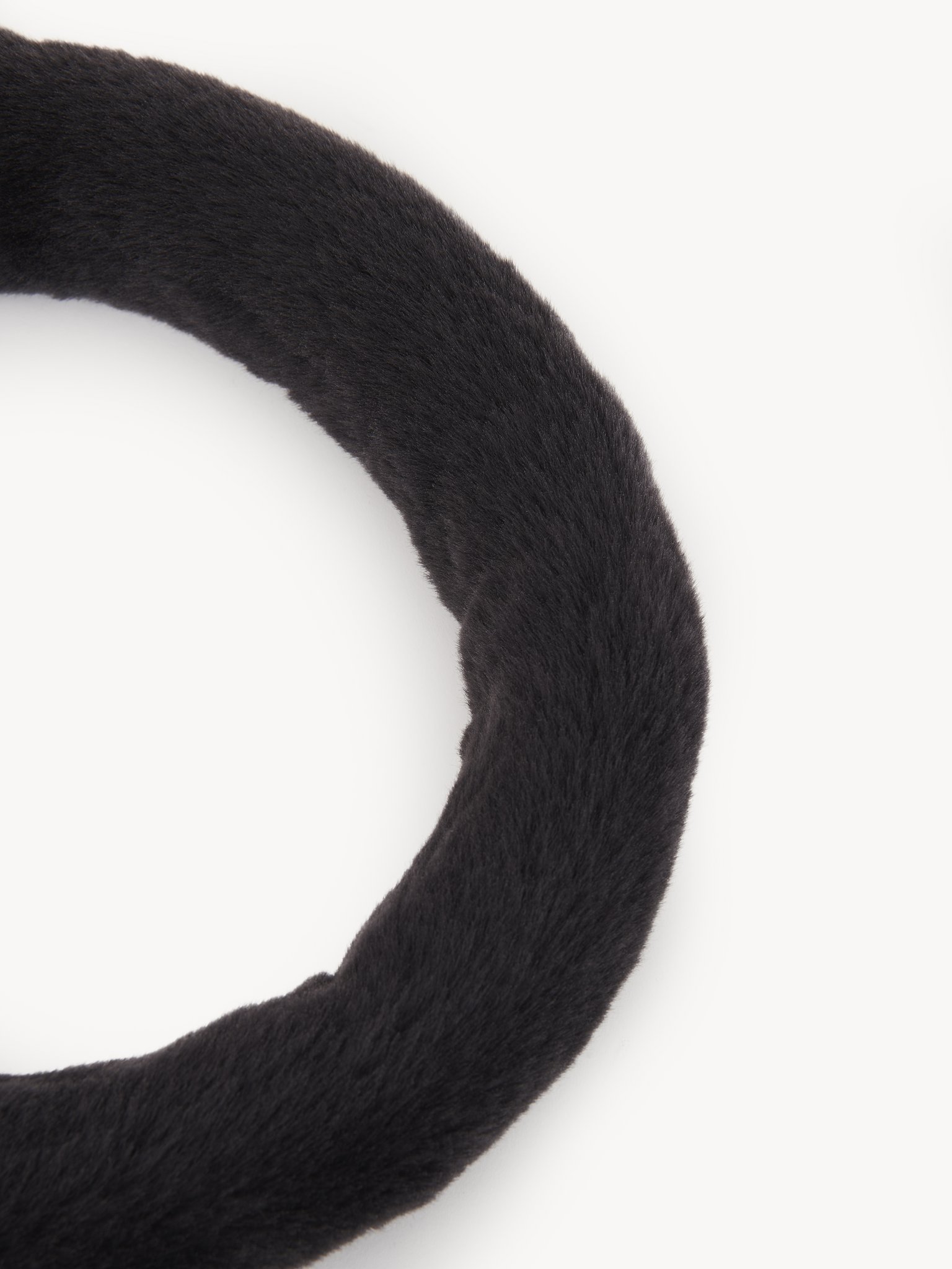 Shearling headband Shearling
Mineral Grey Product detail