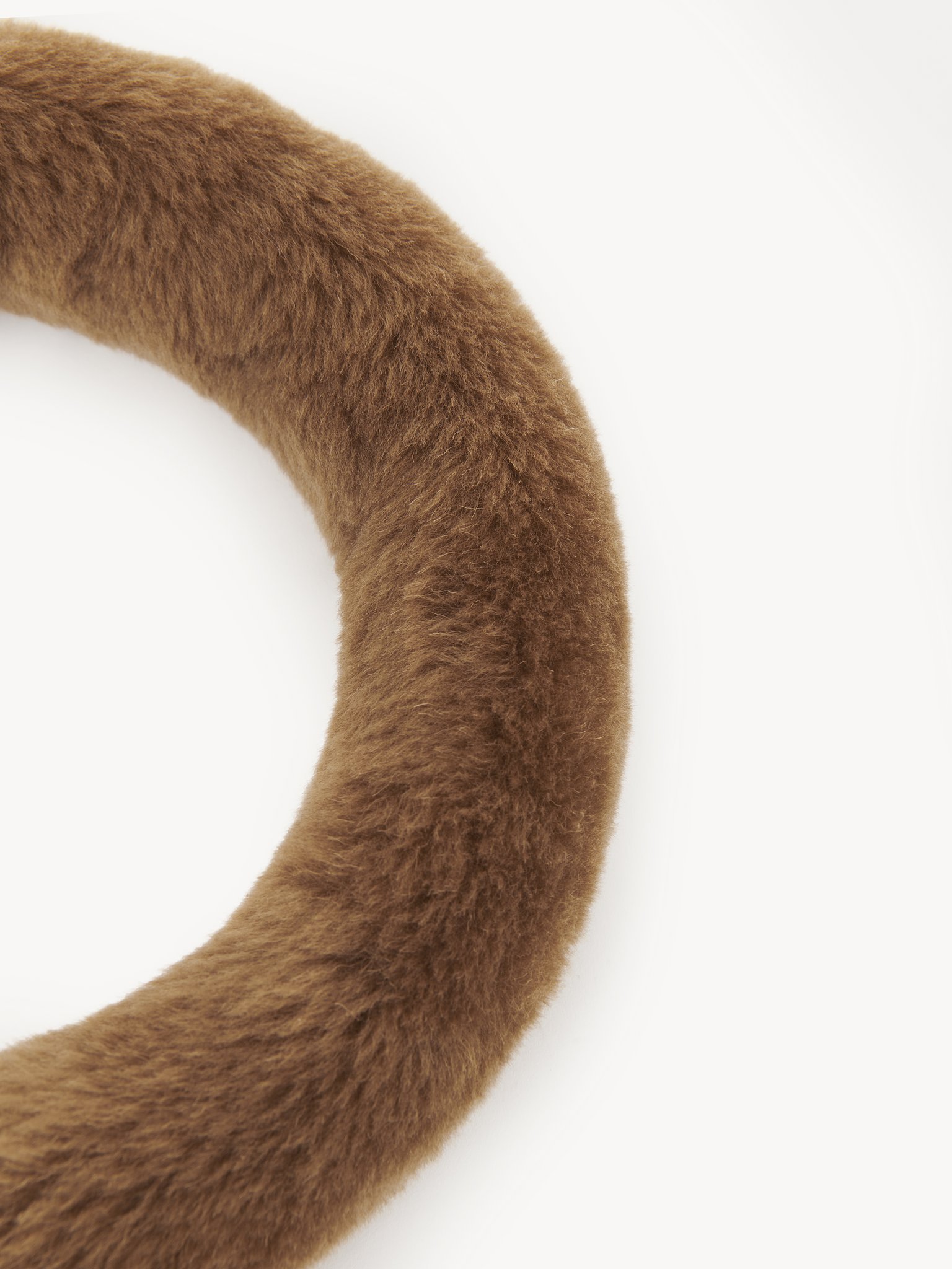 Shearling headband Shearling
Light Camel Product detail