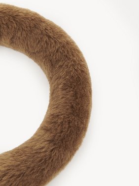 Shearling headband Shearling
Light Camel Product detail