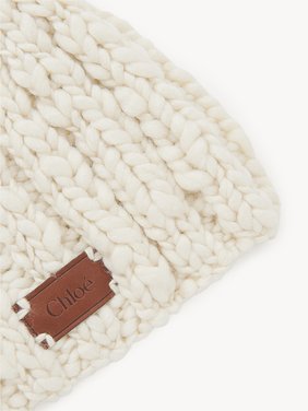 Beanie in extra fine wool & silk Extra fine merino wool & silk
White Powder Product detail