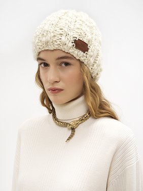 Beanie in extra fine wool & silk Extra fine merino wool & silk
White Powder Top view of the product