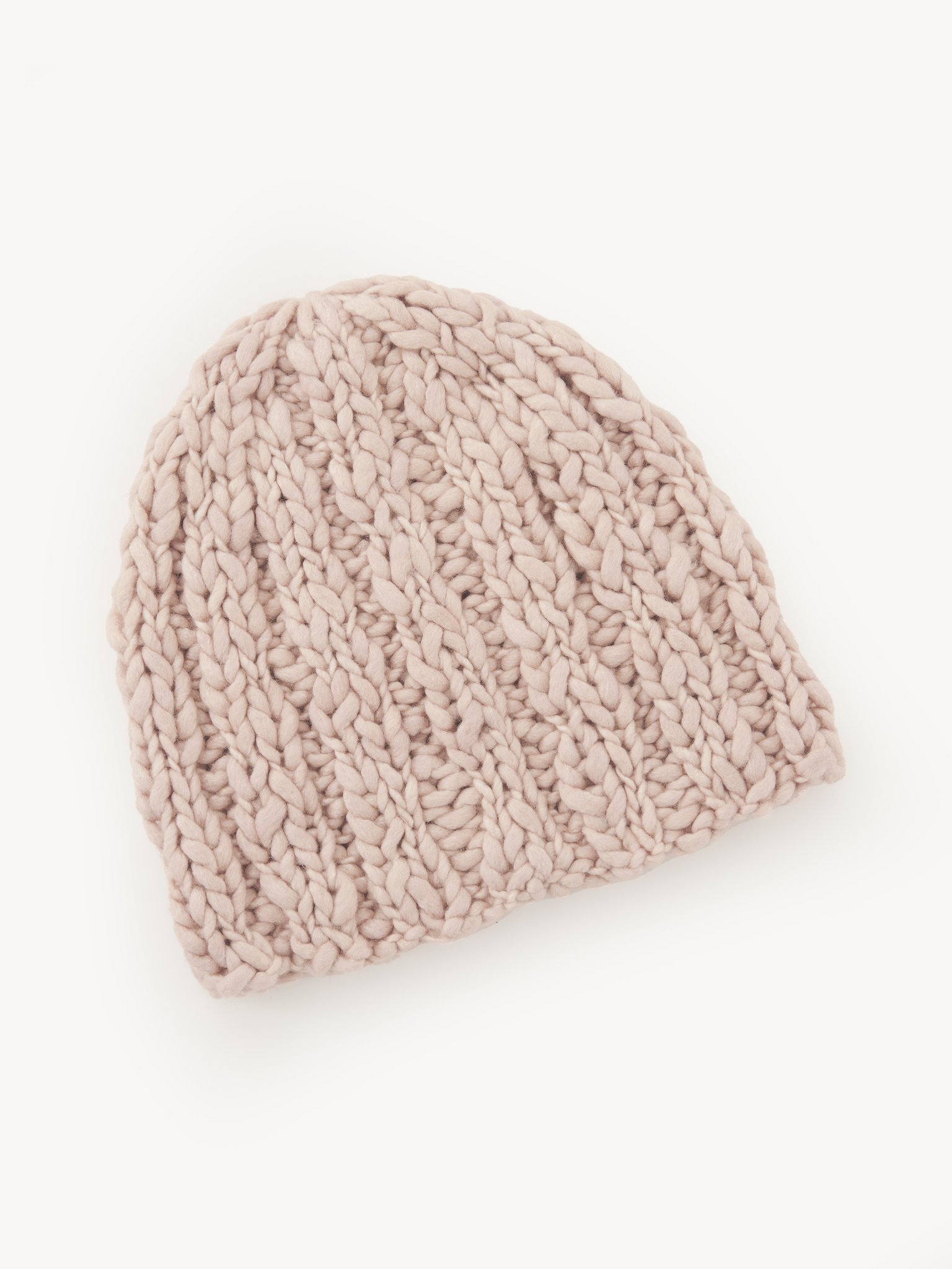 Beanie in extrafine wool & silk Extrafine merino wool & silk
Lovely Pink Front view of the product being worn