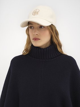 Swing cap in cashmere & silk Deadstock recycled cashmere & silk with Chloé embroidery
Dusty White 