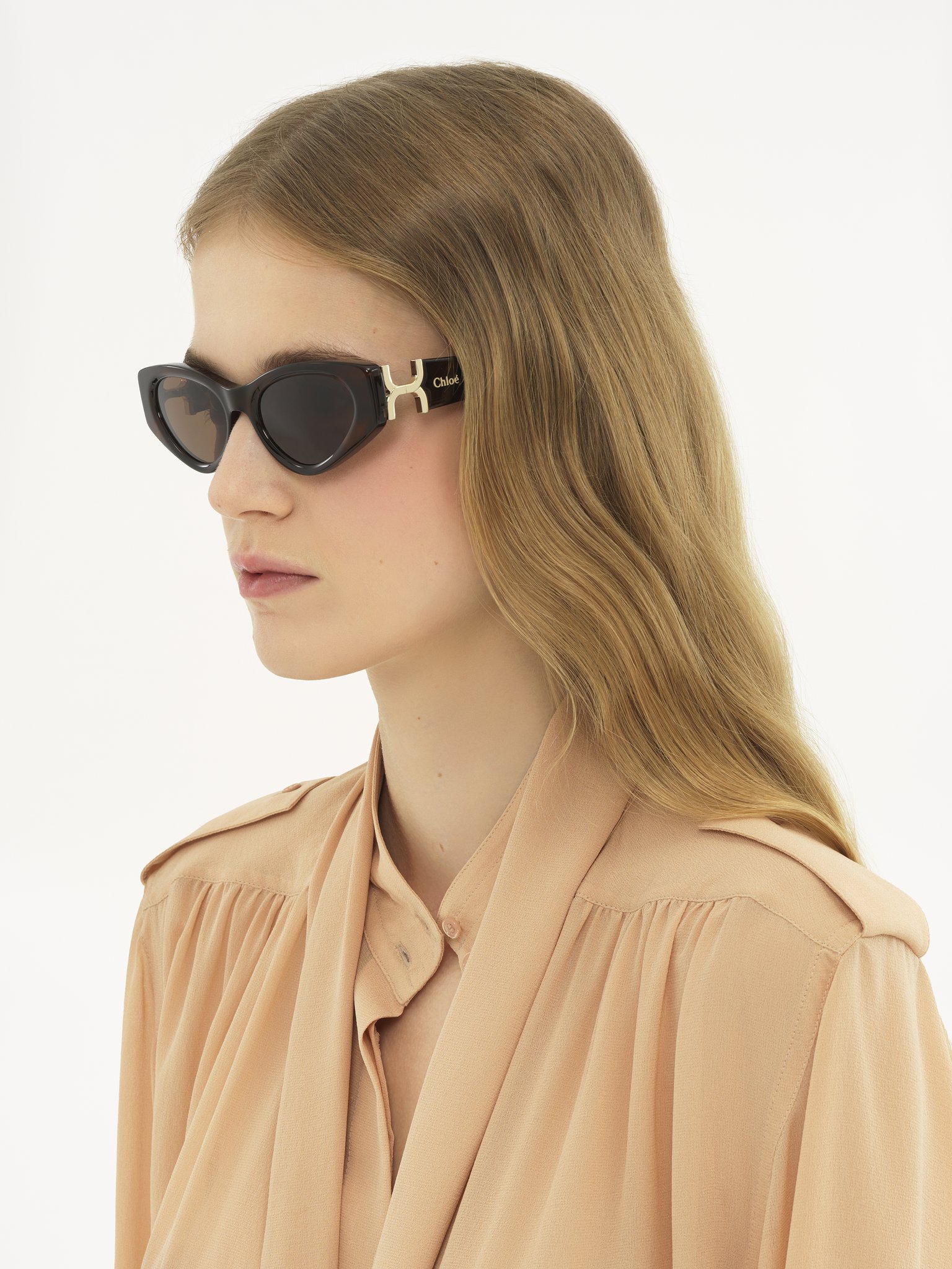 Marcie sunglasses Lower-impact acetate & bio-based nylon
Shiny Dark Havana, solid light brown lenses 