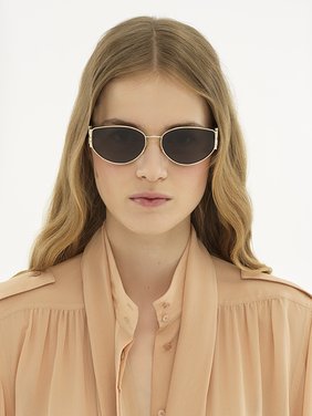 Marcie sunglasses Lower-impact acetate, metal & bio-based nylon
Shiny classic gold & shiny solid black, solid gray lenses 