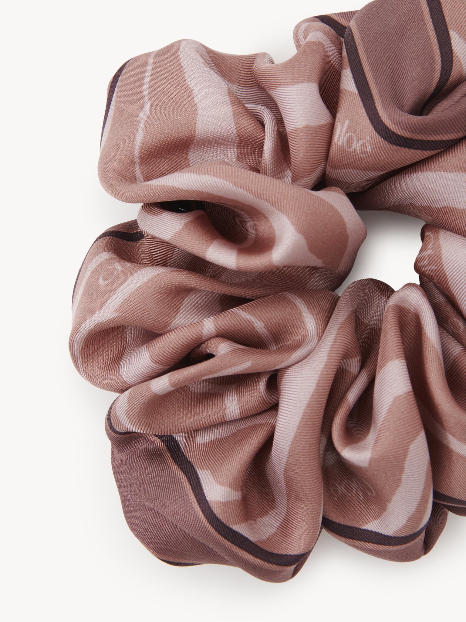 Animal-print scrunchies in silk Animal print on organic silk
Brown & Pink Product detail