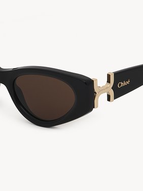 Marcie sunglasses Lower-impact acetate & bio-based nylon
Shiny black, solid brown lenses Top view of the product