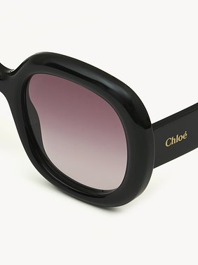 Gayia sunglasses Recycled acetate & bio-based nylon
Shiny solid black, gradient Burgundy lenses Product detail