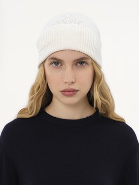 The Chloé Lace Knit beanie in wool & lace jacquard Merino wool & lace jacquard
Off White Back view of the product