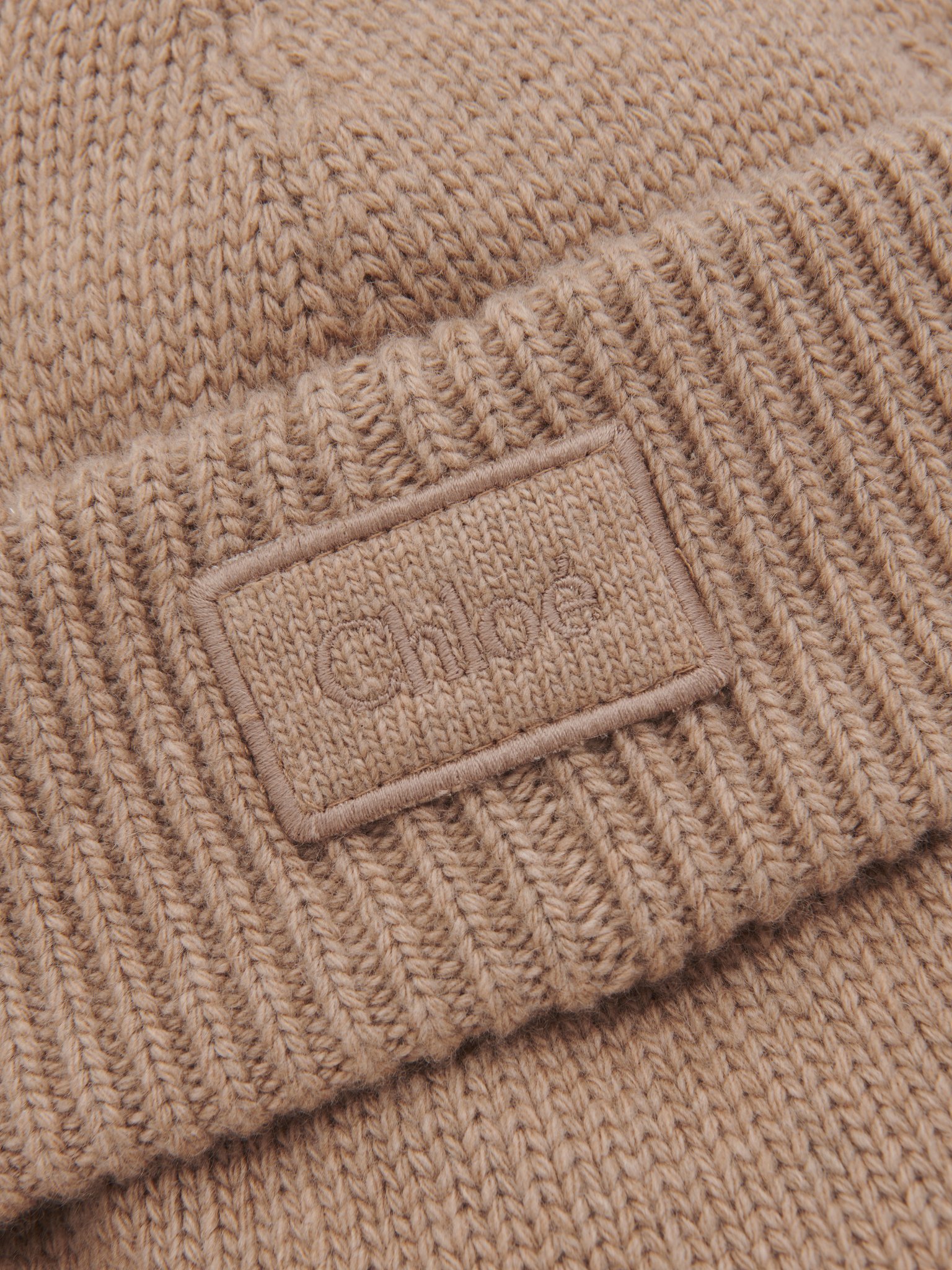 The Chloé Signature Knit balaclava in wool & cashmere Virgin wool & cashmere
Light Camel Product detail