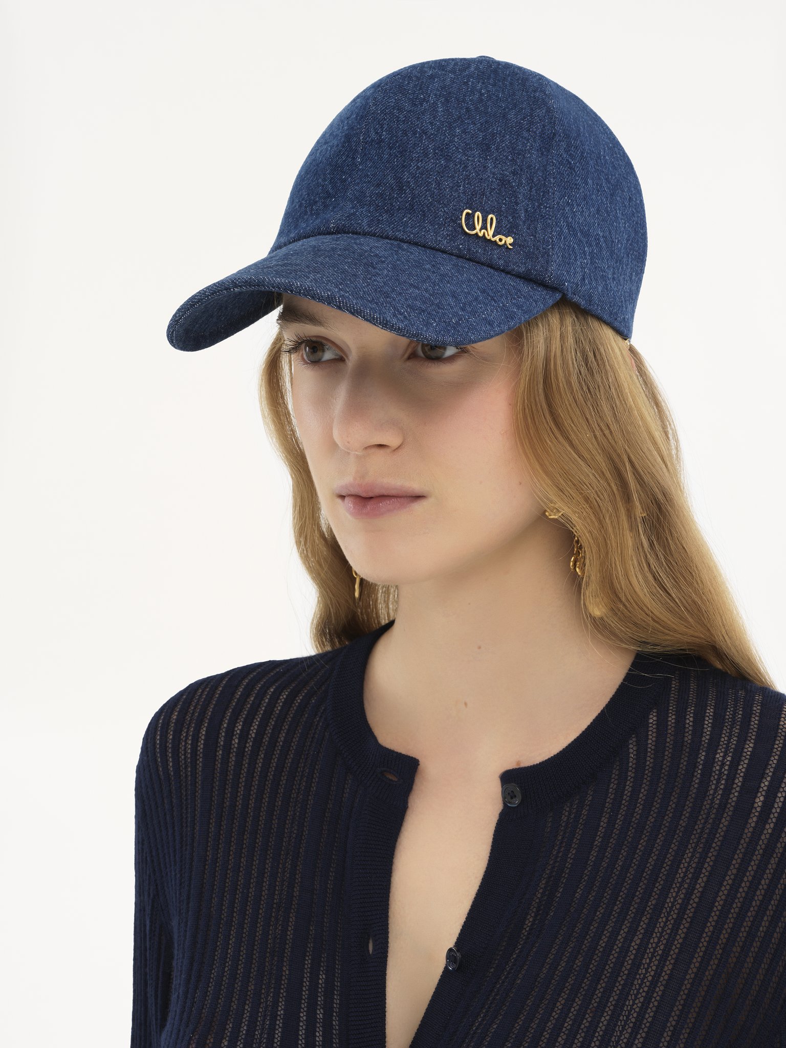 The Chloé Iconic cap in denim Organic cotton denim & brass Chloé logo
Ocean Blue Front view of the product being worn