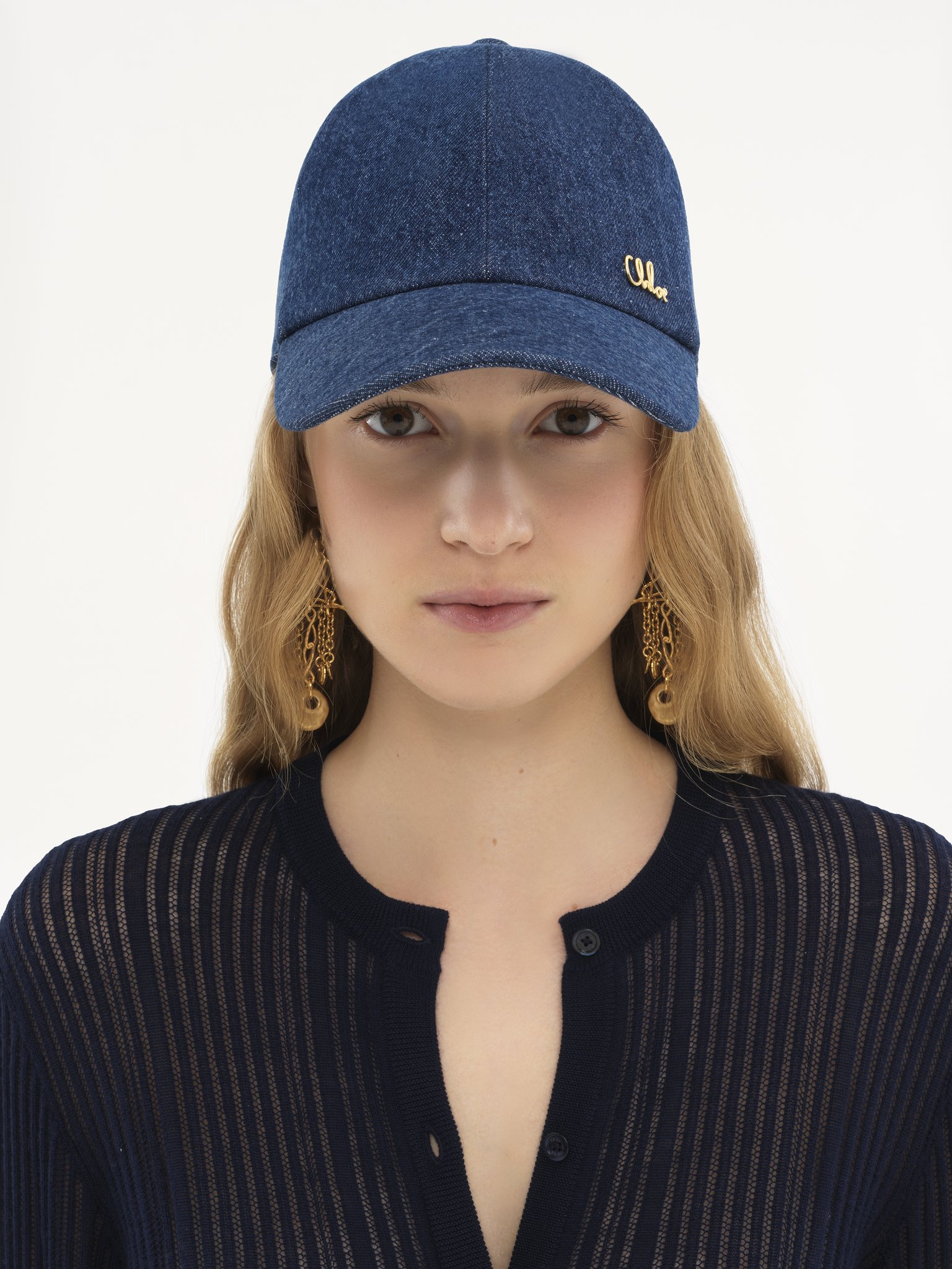 The Chloé Iconic cap in denim Organic cotton denim & brass Chloé logo
Ocean Blue Back view of the product