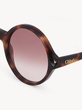 Salomé sunglasses Havana lower-impact acetate & bio-based nylon
Gradient burgundy & crystal lenses Top view of the product