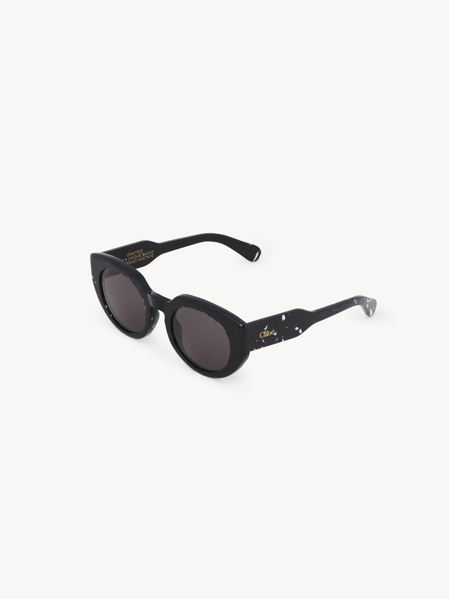 Gayia sunglasses Crystal black recycled acetate & bio-based nylon
Solid grey lenses