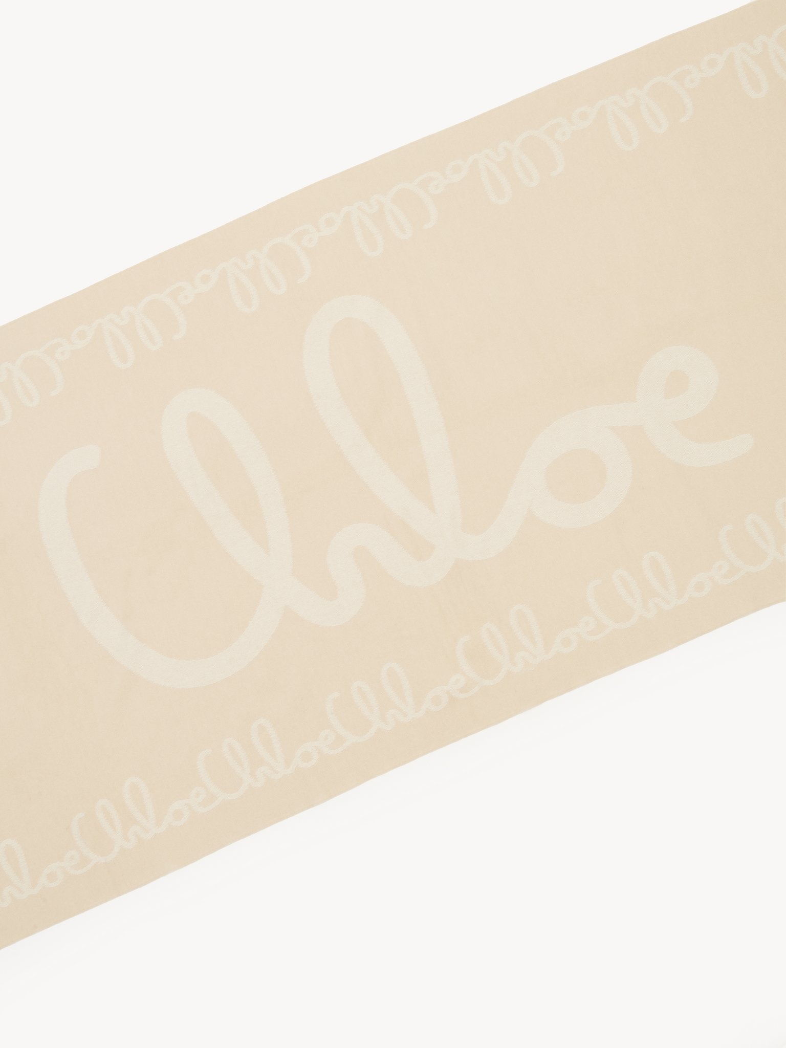 The Chloé Iconic scarf in jacquard wool Jacquard wool
Lovely Beige Product detail